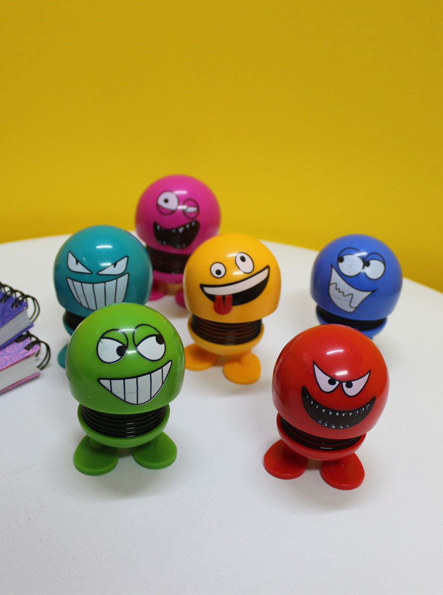 خرید عروسک ایموجی فنری